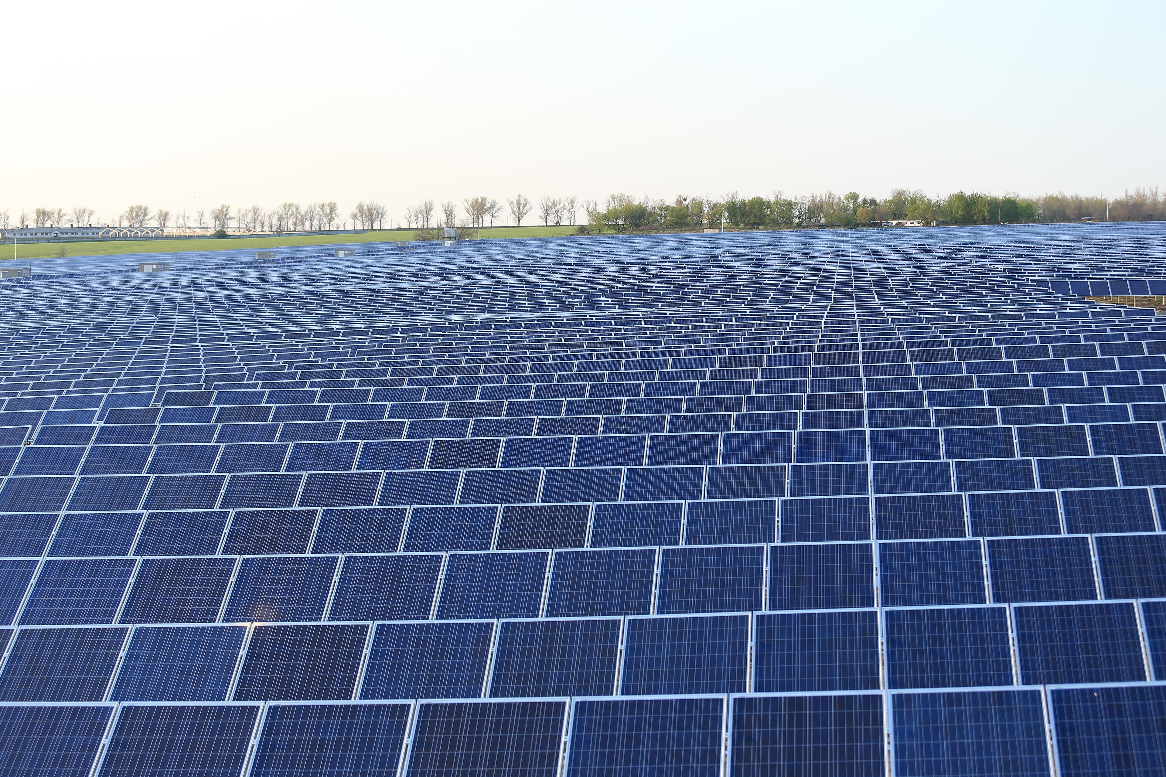 Bagaimana Mewujudkan Target 100 GW Energi Surya Prabowo?