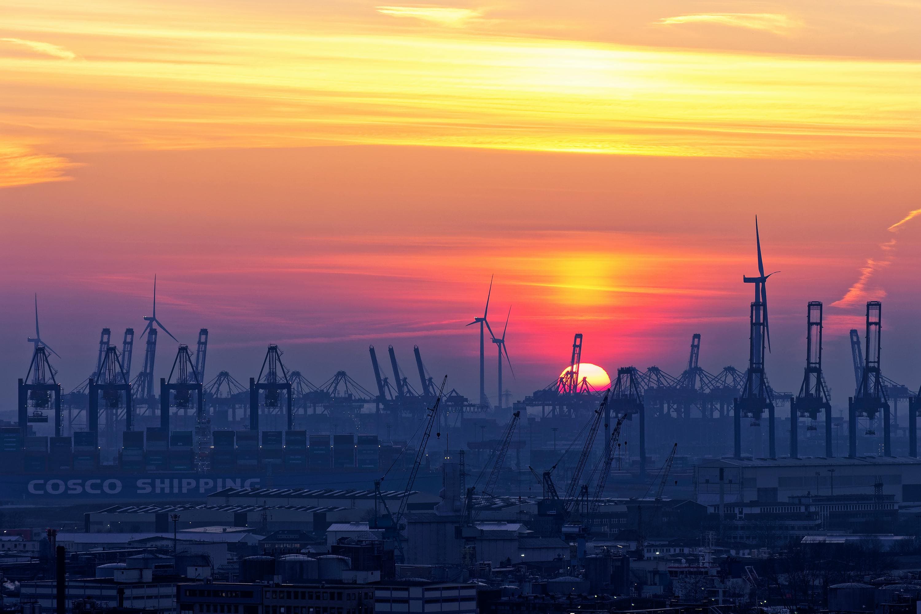 Refleksi Transisi Energi Indonesia 2025: Banyak Ambisi, Salah Aksi