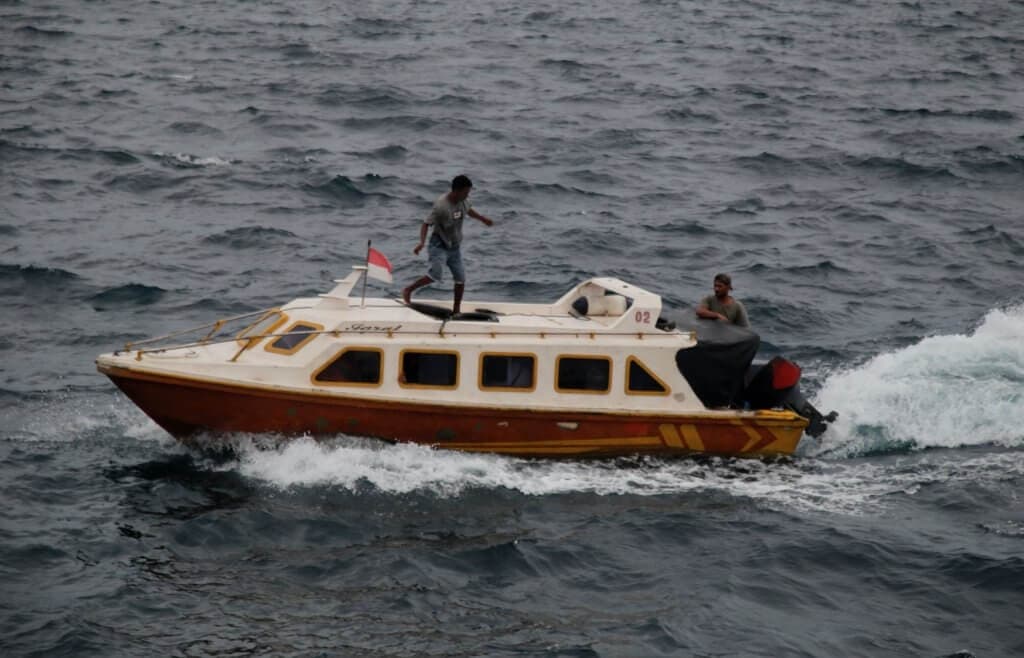 Kepasrahan Warga Halmahera Tak Bisa Perbaiki Panel Surya Bantuan Pemerintah