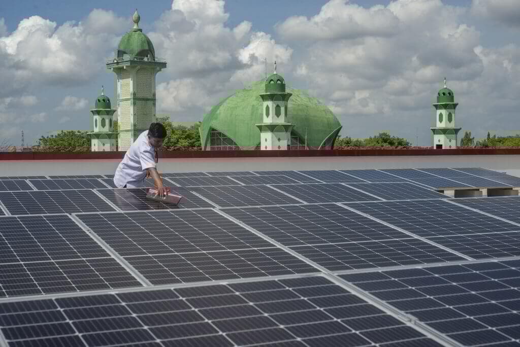 Perbedaan PLTS Atap On Grid, Off Grid, dan Hibrida