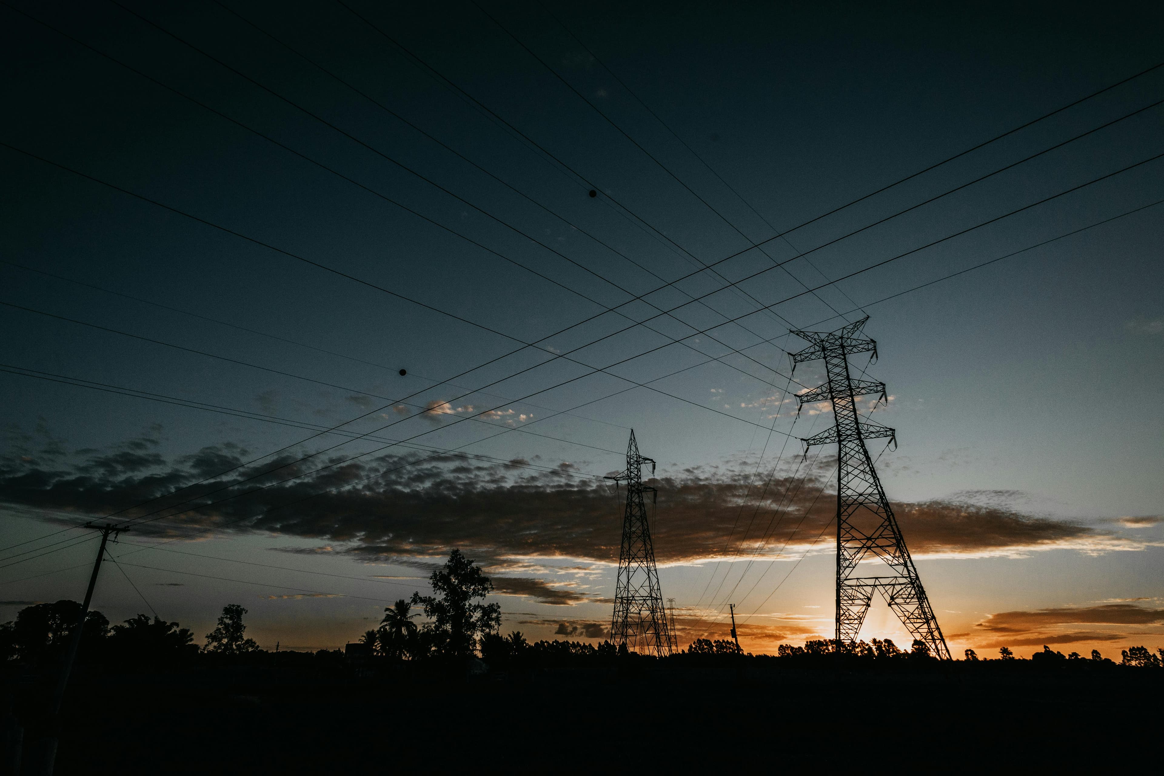 Blackout Listrik Sumatra Menguak Bom Waktu Masalah Jaringan PLN