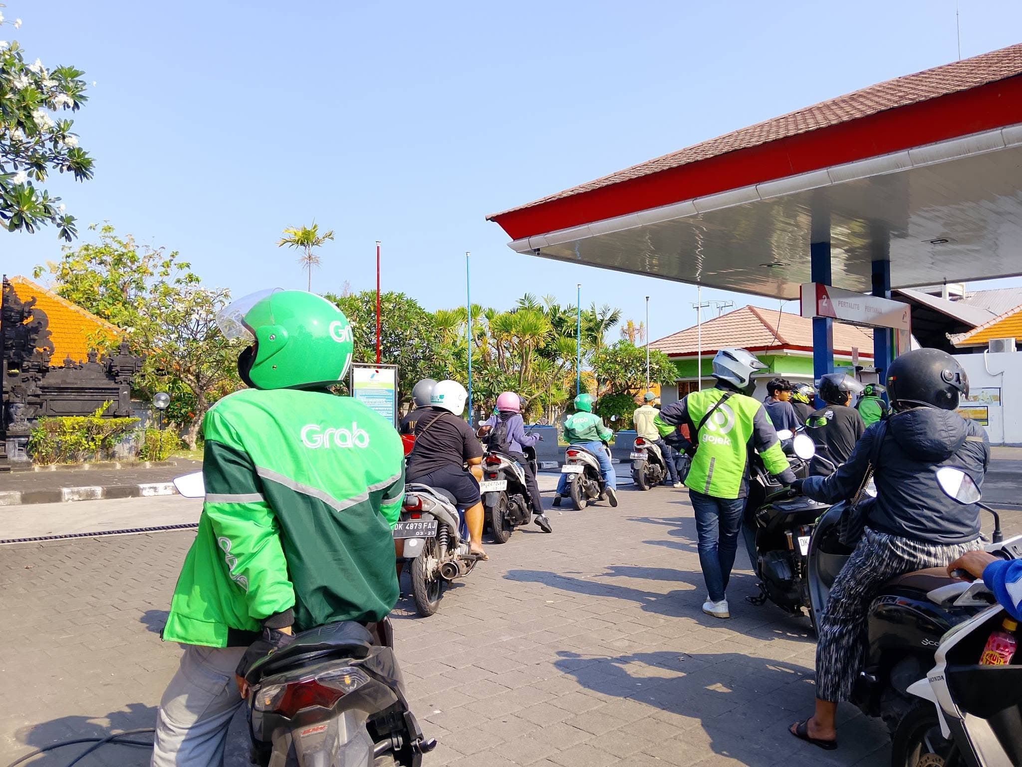 Krisis BBM Bali Menandai Rapuhnya Sistem Energi Fosil