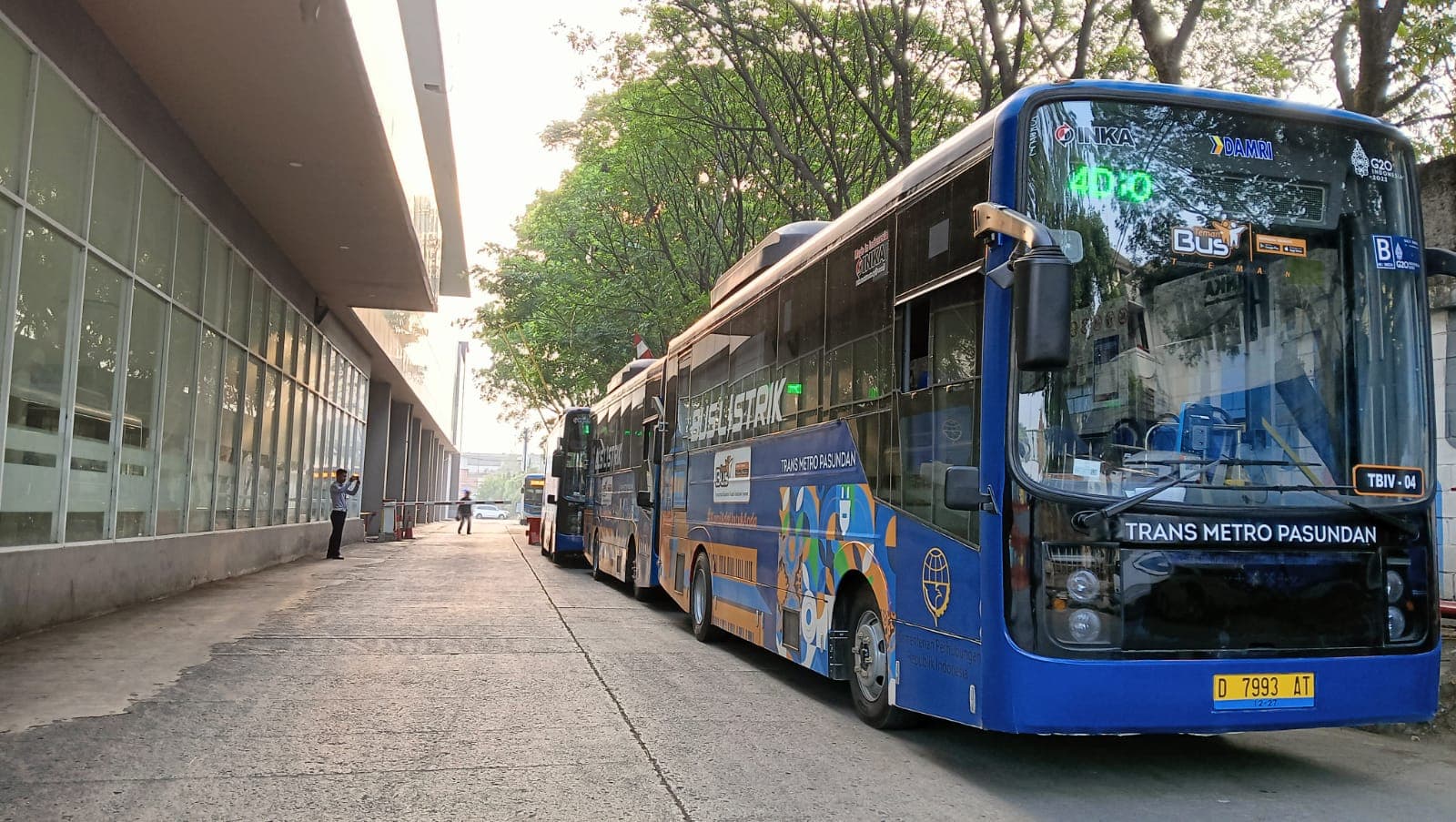 Membandingkan Subsidi Kendaraan Listrik Pribadi dengan Transportasi Umum