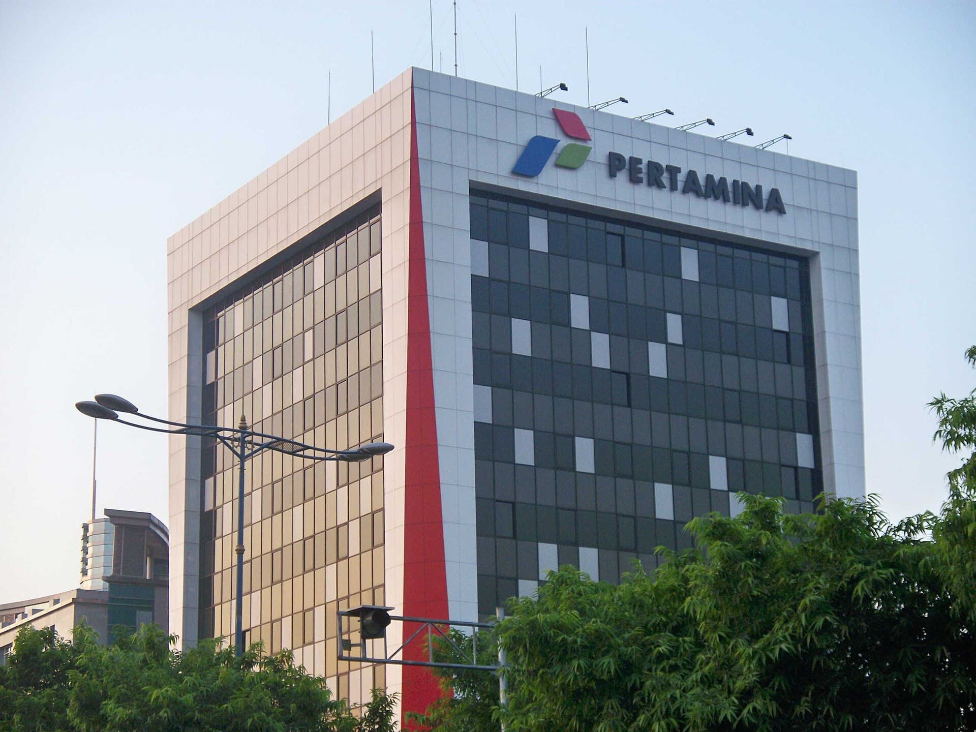 Peran Pertamina di Tengah Kesulitan Mereformasi Subsidi Bahan Bakar
