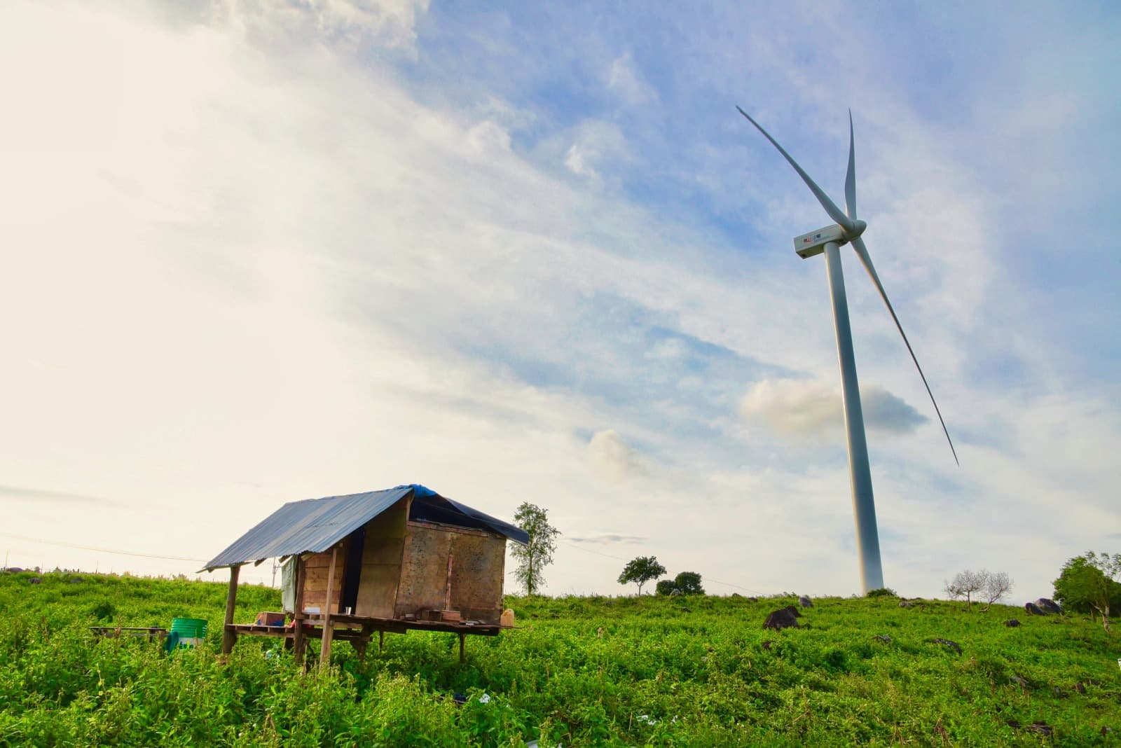 Mengapa Energi Terbarukan Sulit Berkembang di Desa?